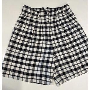 High Rise  Mom Shorts 7/8 Cuffed Pleated Vintage 80s Black White Check 26” Waist